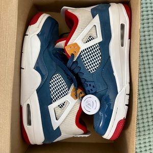 Jordan Retro 4’s Size 7Y